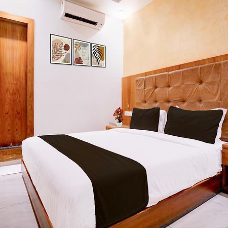 Super Townhouse Oak Times Square Le Western Mumbai  Buitenkant foto
