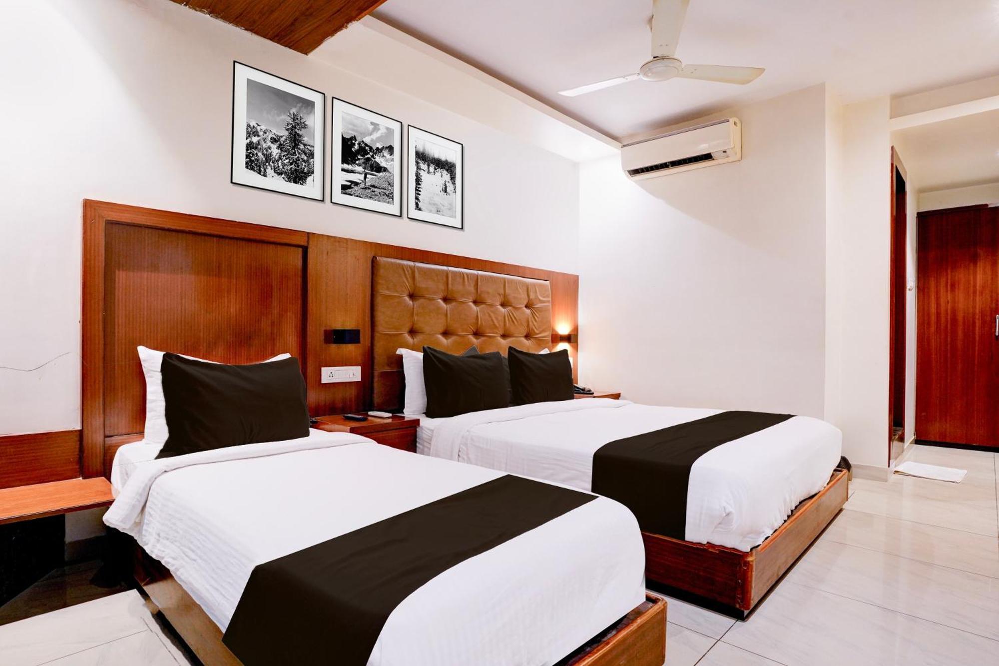 Super Townhouse Oak Times Square Le Western Mumbai  Buitenkant foto