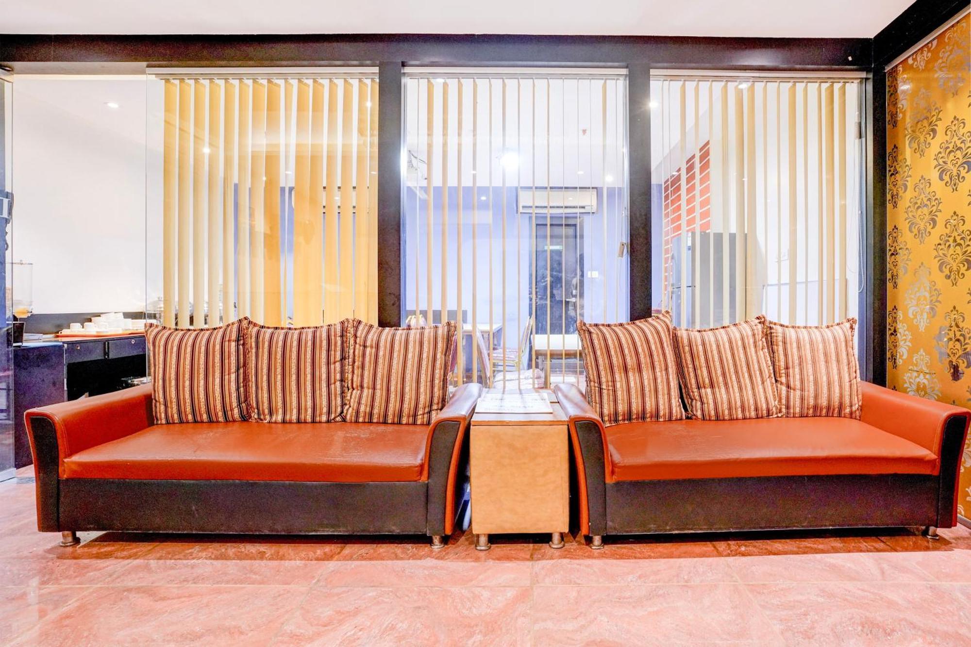 Super Townhouse Oak Times Square Le Western Mumbai  Buitenkant foto