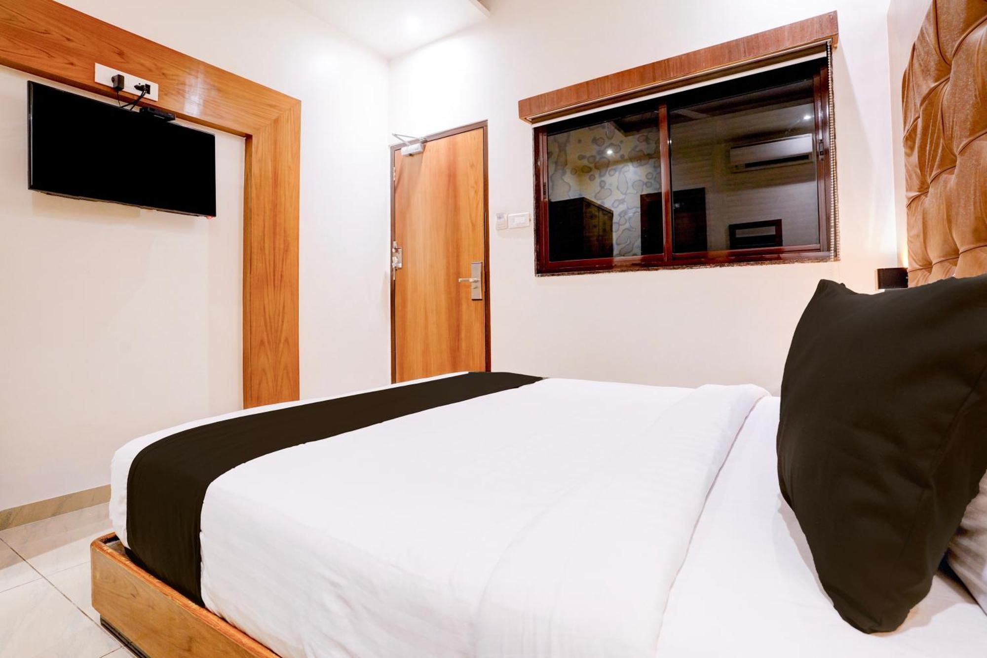 Super Townhouse Oak Times Square Le Western Mumbai  Buitenkant foto