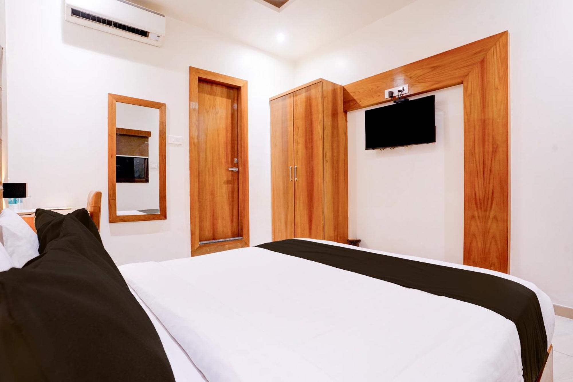 Super Townhouse Oak Times Square Le Western Mumbai  Buitenkant foto