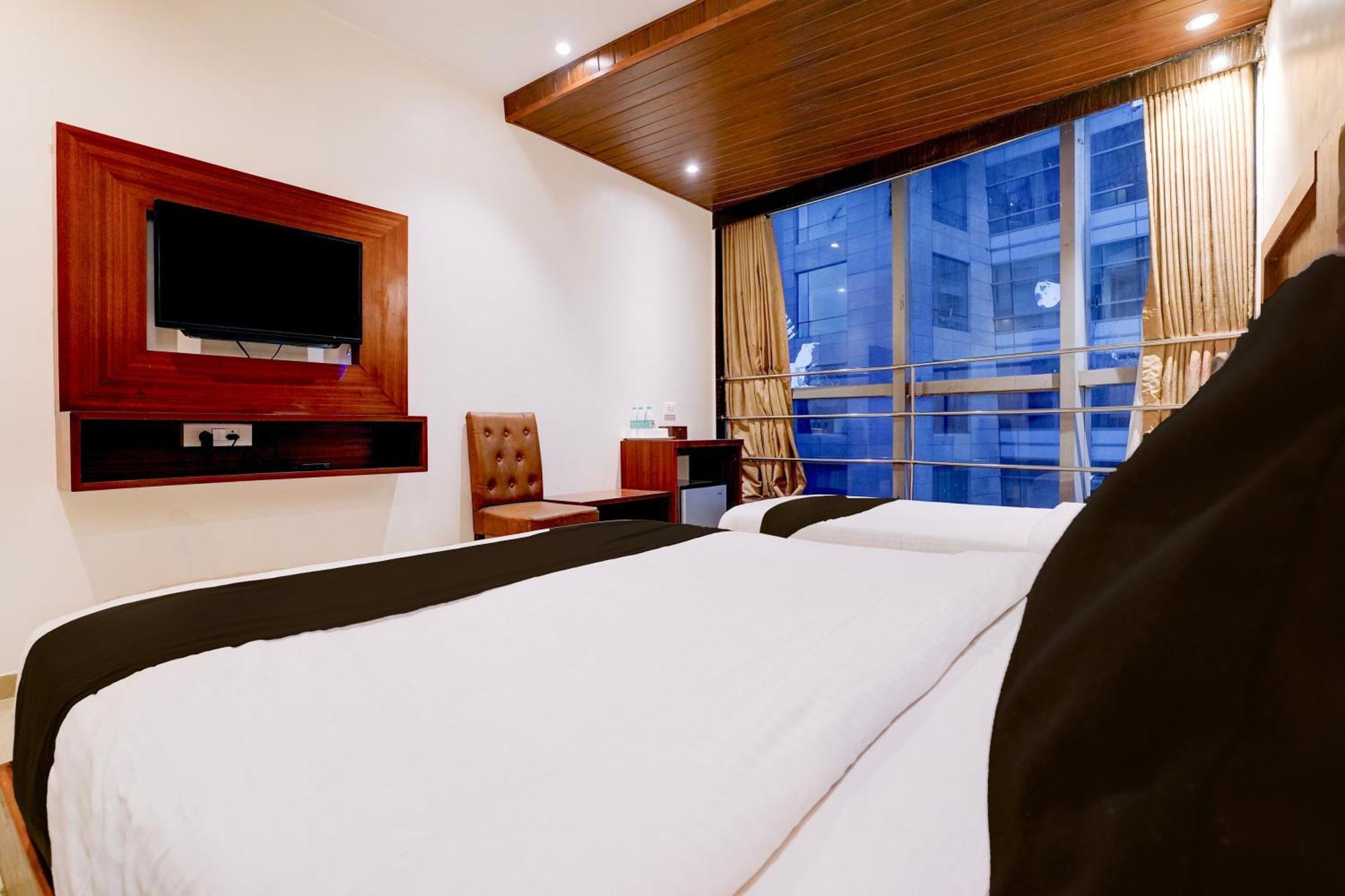 Super Townhouse Oak Times Square Le Western Mumbai  Buitenkant foto