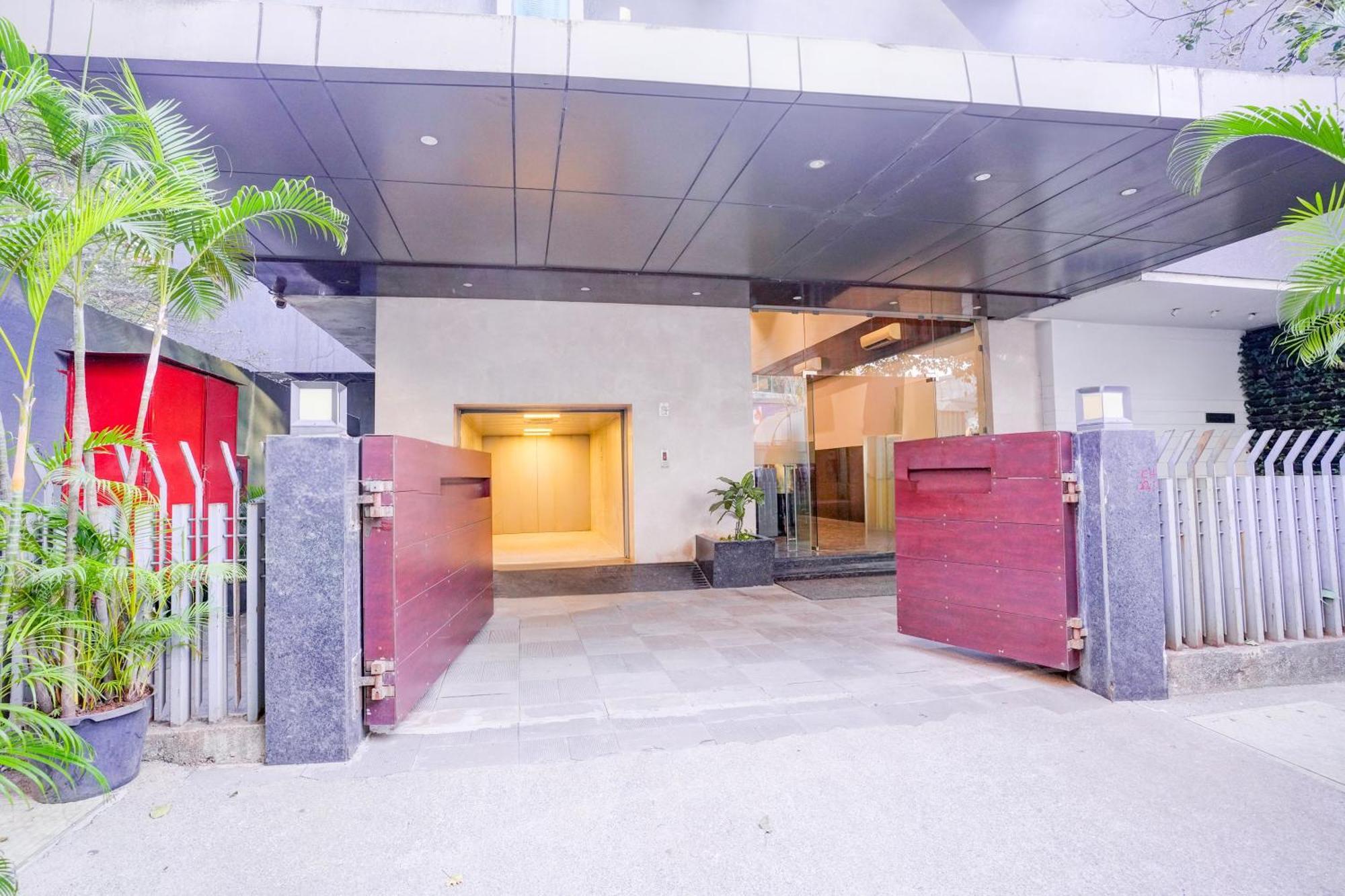 Super Townhouse Oak Times Square Le Western Mumbai  Buitenkant foto