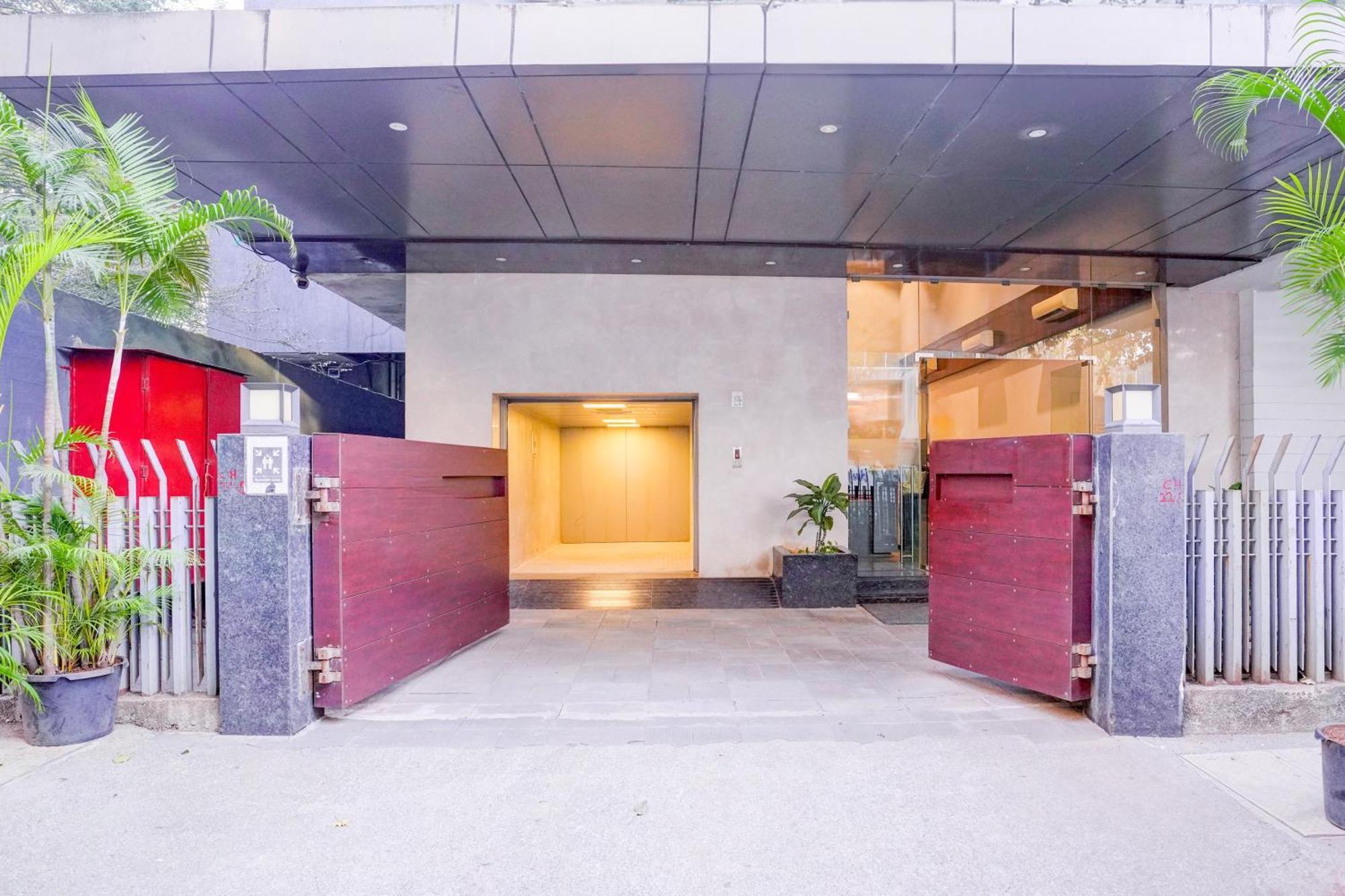 Super Townhouse Oak Times Square Le Western Mumbai  Buitenkant foto
