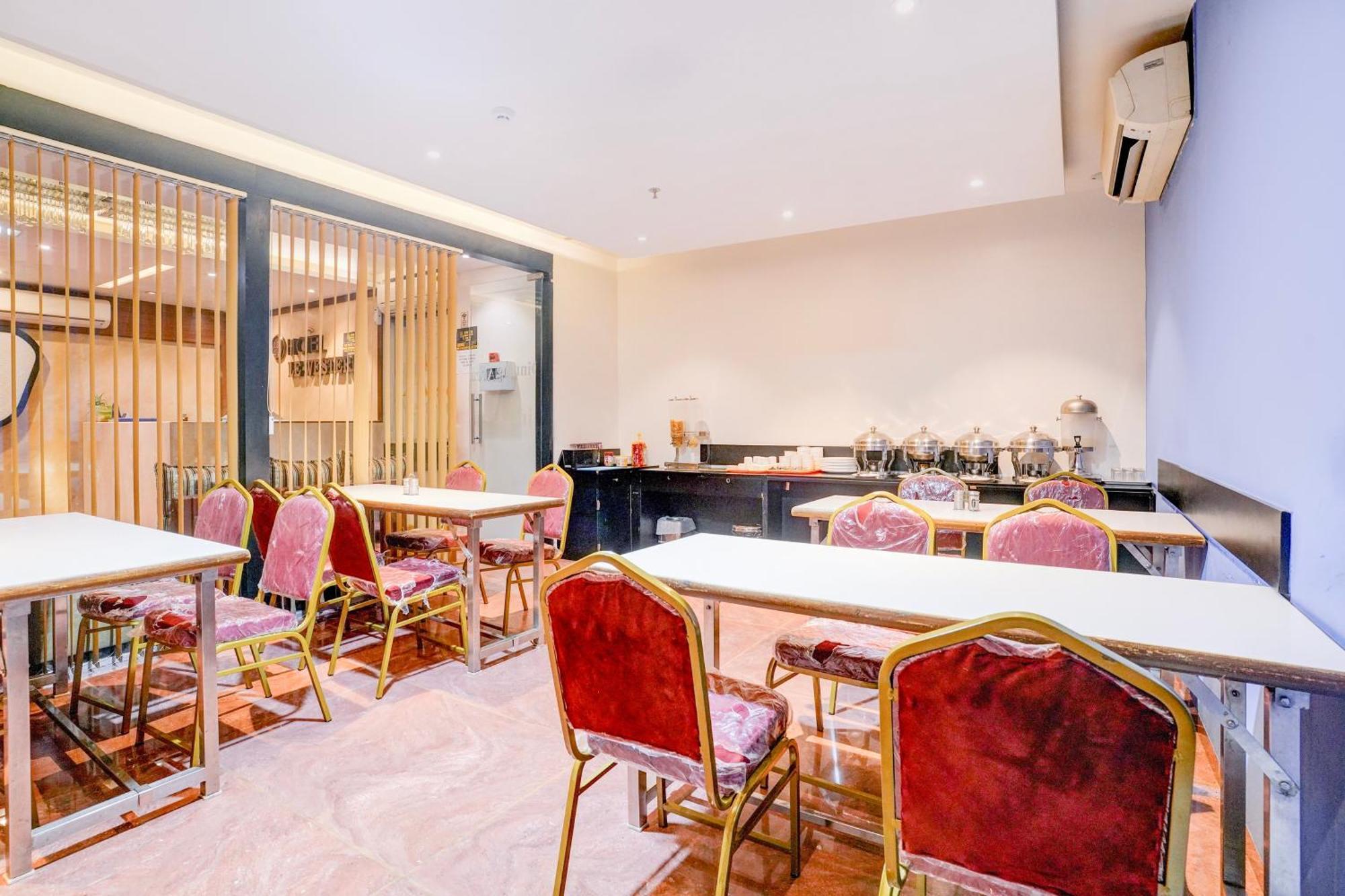 Super Townhouse Oak Times Square Le Western Mumbai  Buitenkant foto