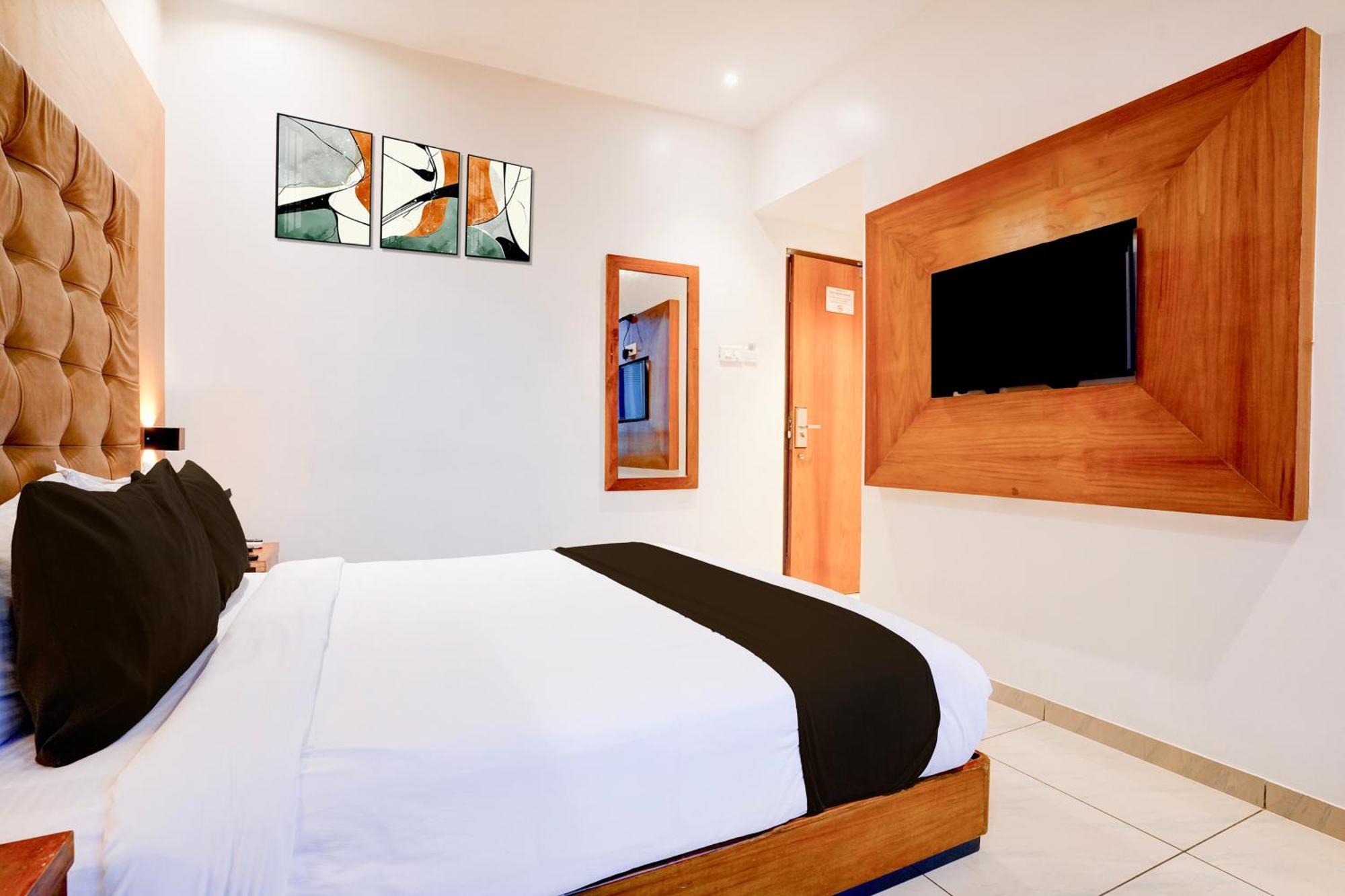 Super Townhouse Oak Times Square Le Western Mumbai  Buitenkant foto