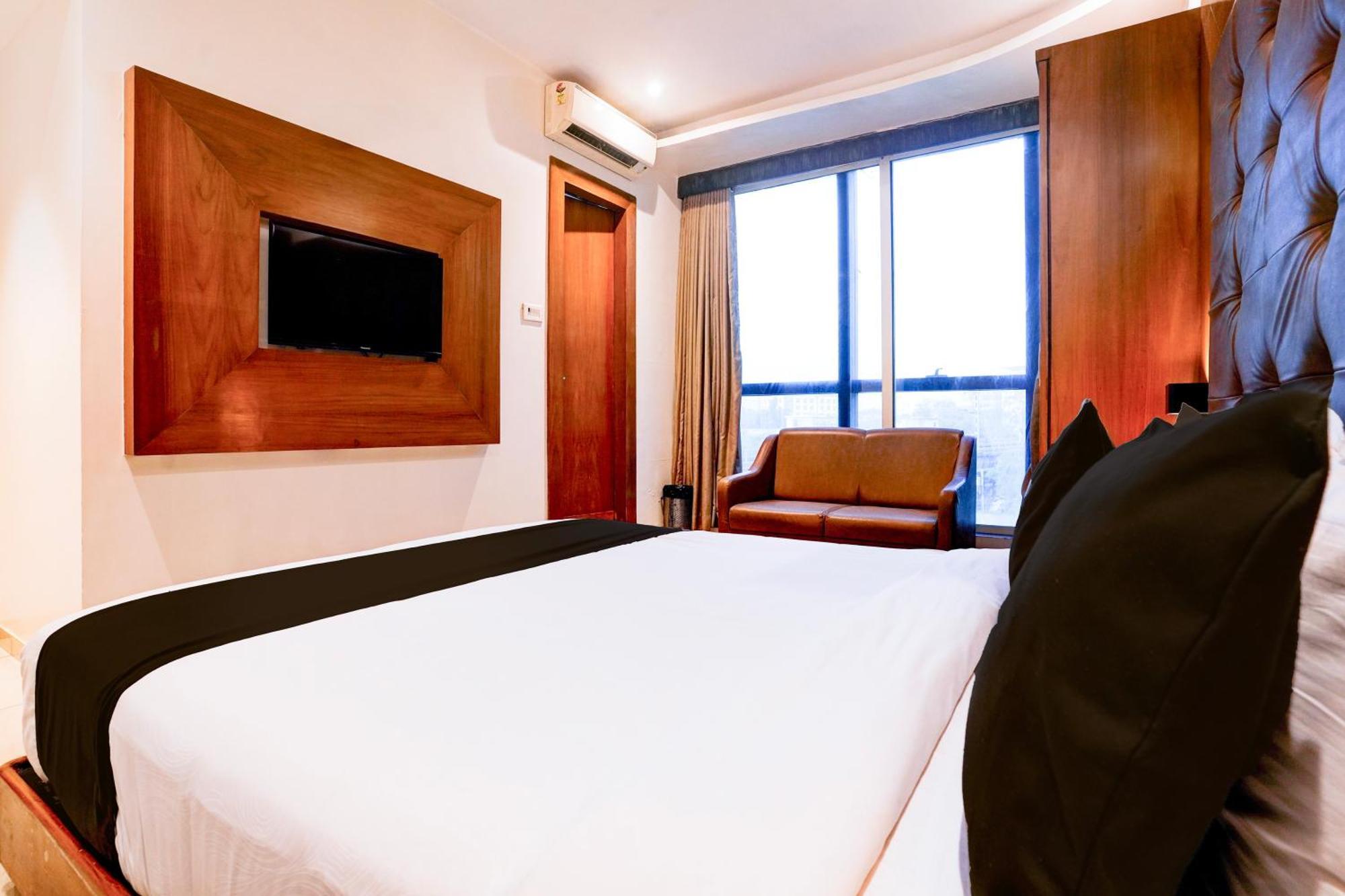 Super Townhouse Oak Times Square Le Western Mumbai  Buitenkant foto