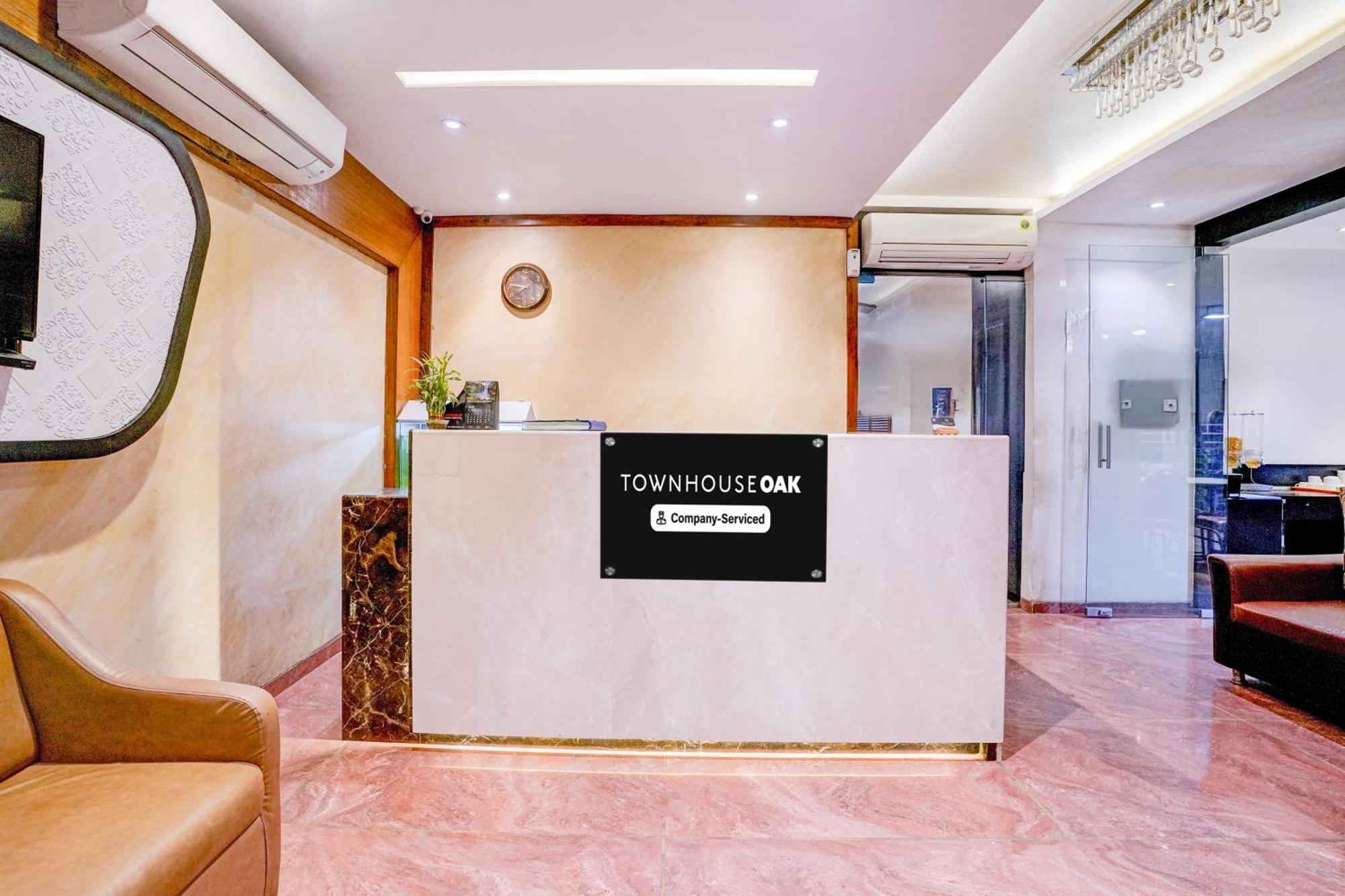 Super Townhouse Oak Times Square Le Western Mumbai  Buitenkant foto