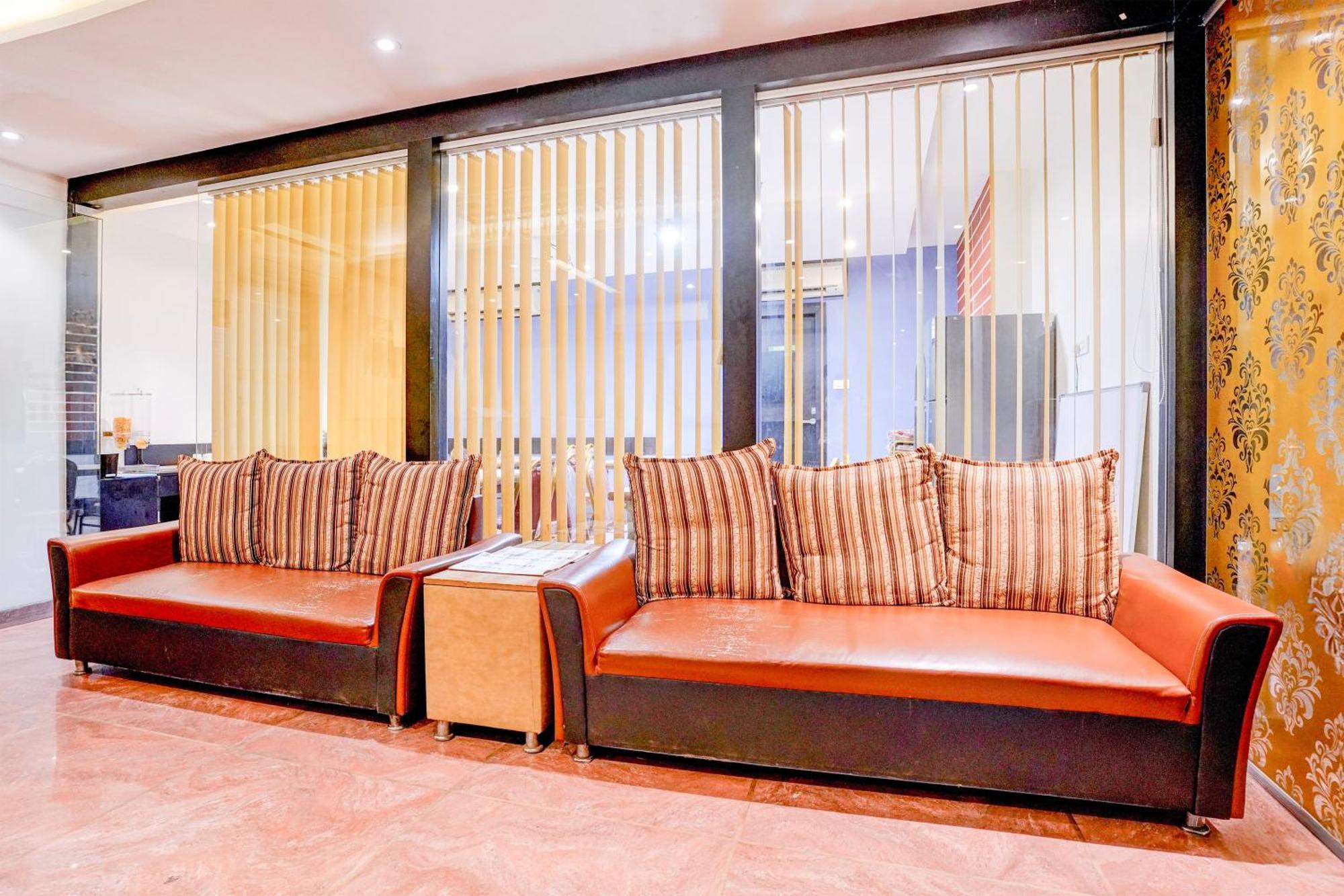 Super Townhouse Oak Times Square Le Western Mumbai  Buitenkant foto