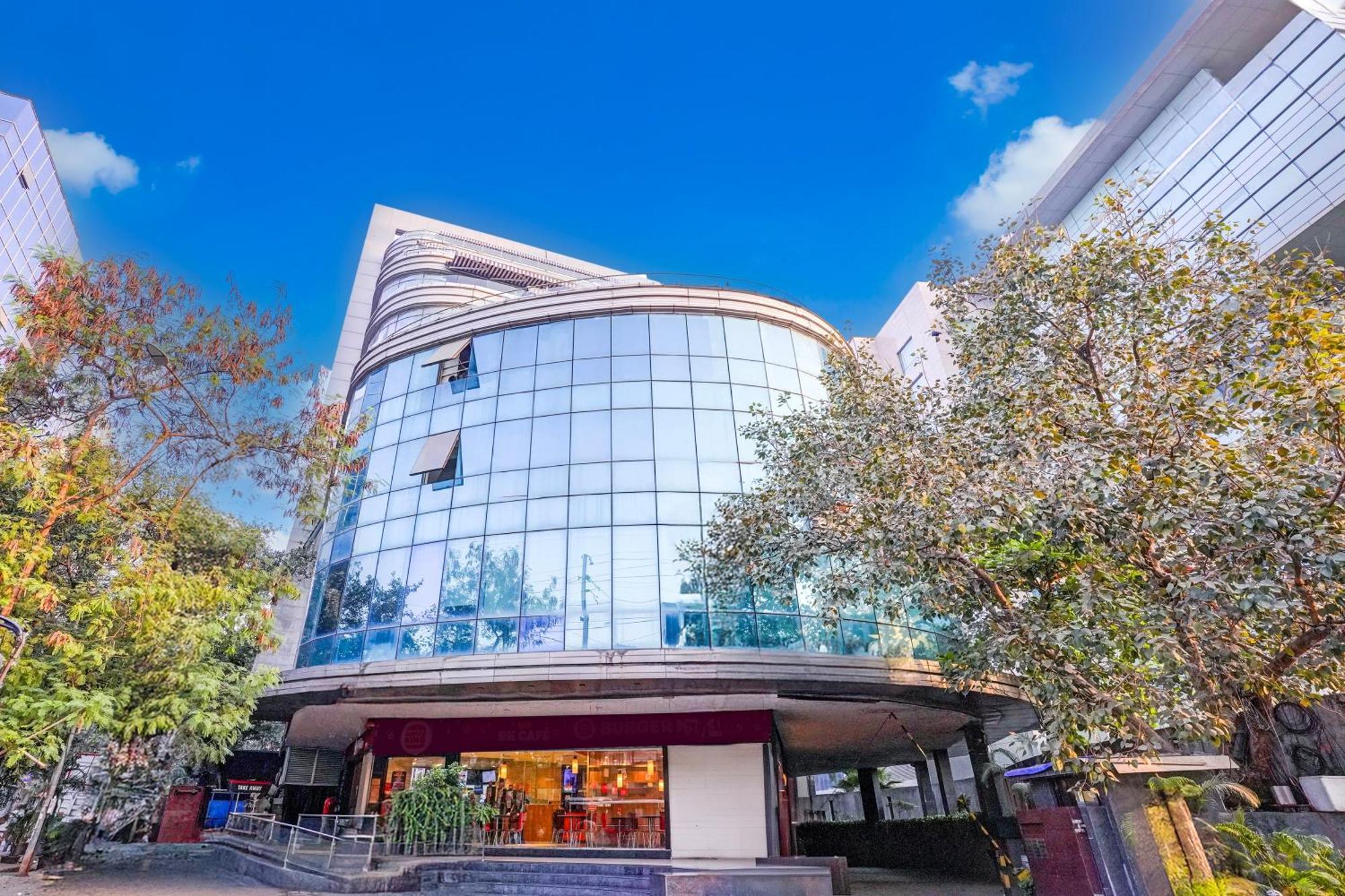 Super Townhouse Oak Times Square Le Western Mumbai  Buitenkant foto