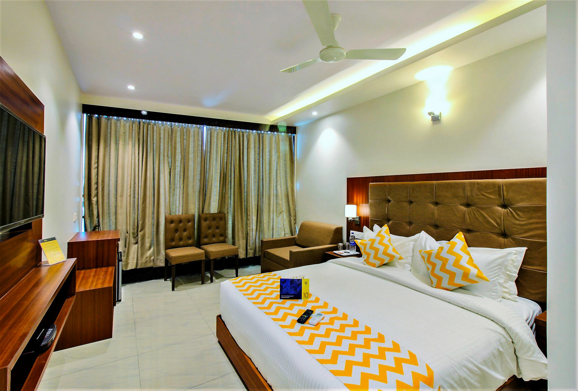 Super Townhouse Oak Times Square Le Western Mumbai  Buitenkant foto