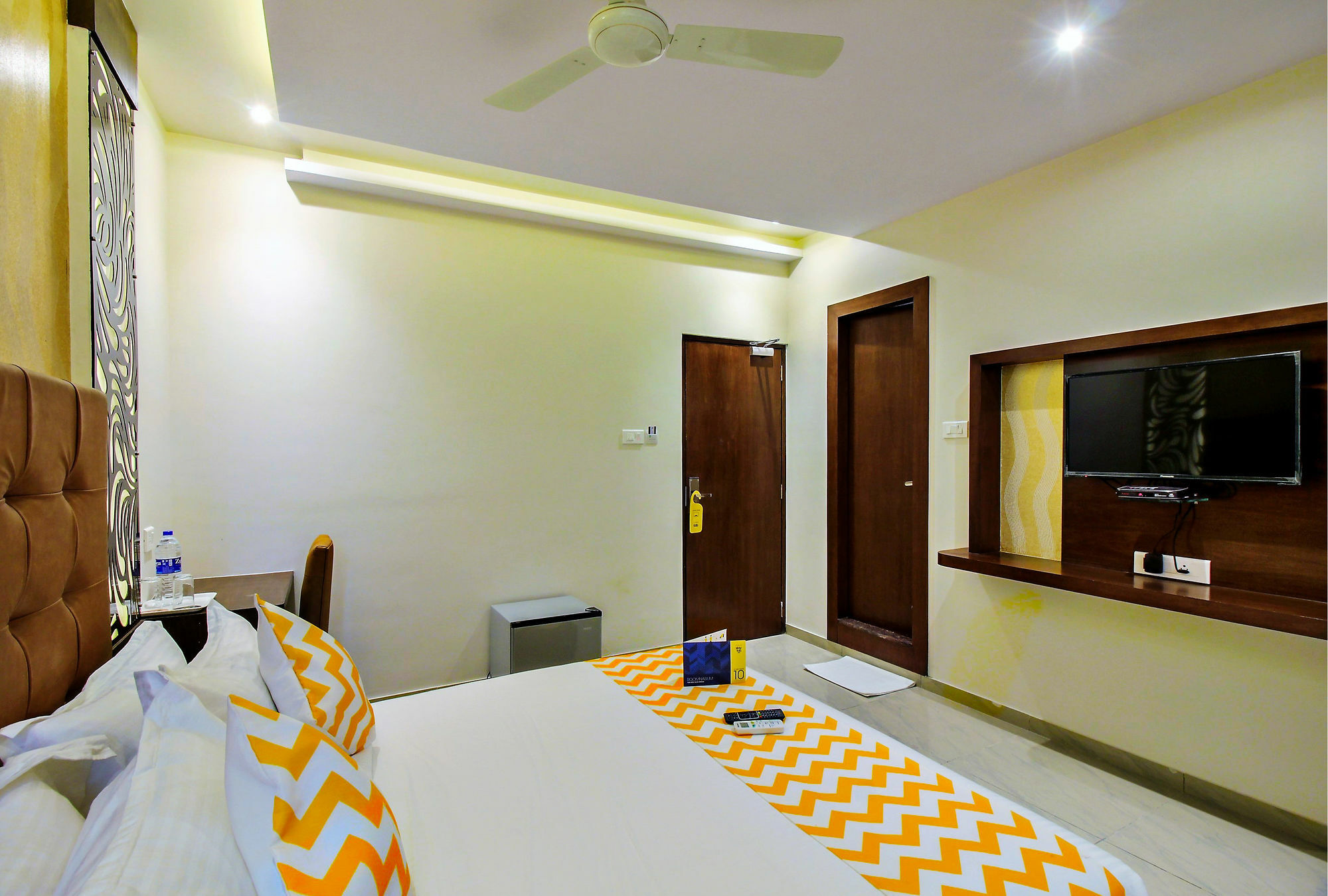Super Townhouse Oak Times Square Le Western Mumbai  Buitenkant foto