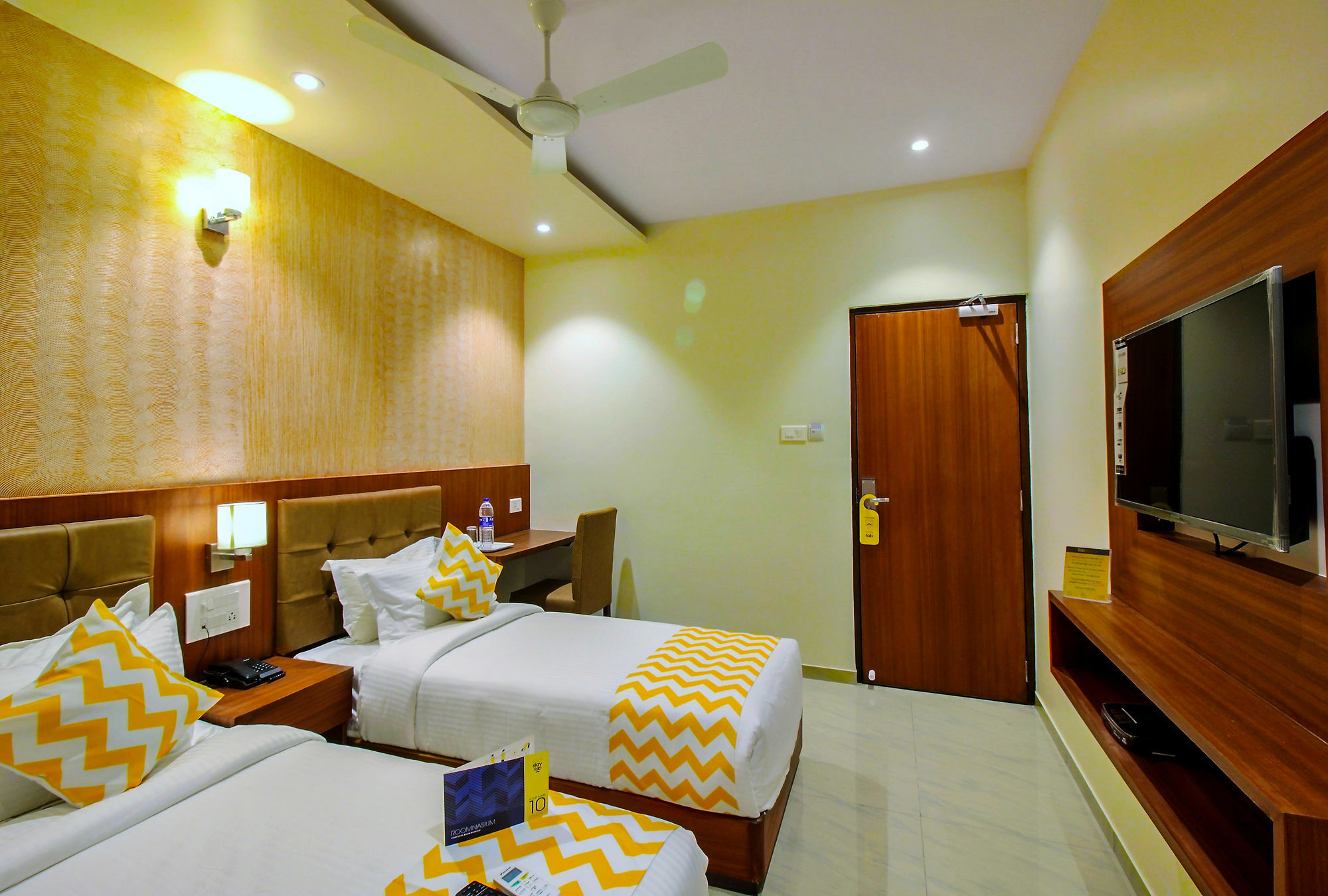 Super Townhouse Oak Times Square Le Western Mumbai  Buitenkant foto