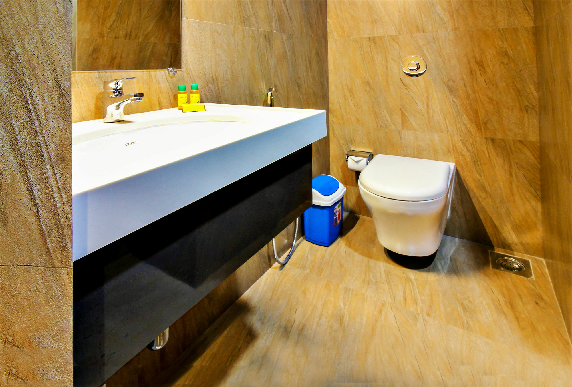 Super Townhouse Oak Times Square Le Western Mumbai  Buitenkant foto