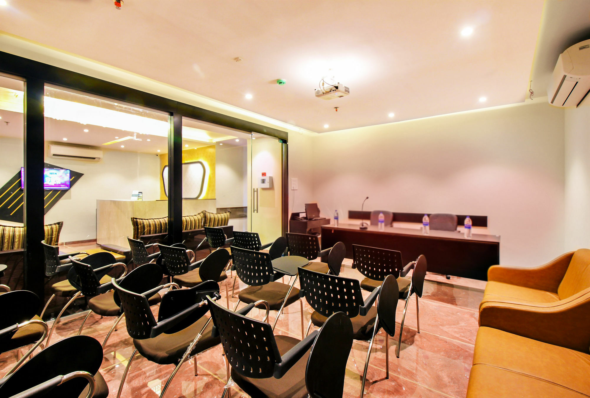 Super Townhouse Oak Times Square Le Western Mumbai  Buitenkant foto