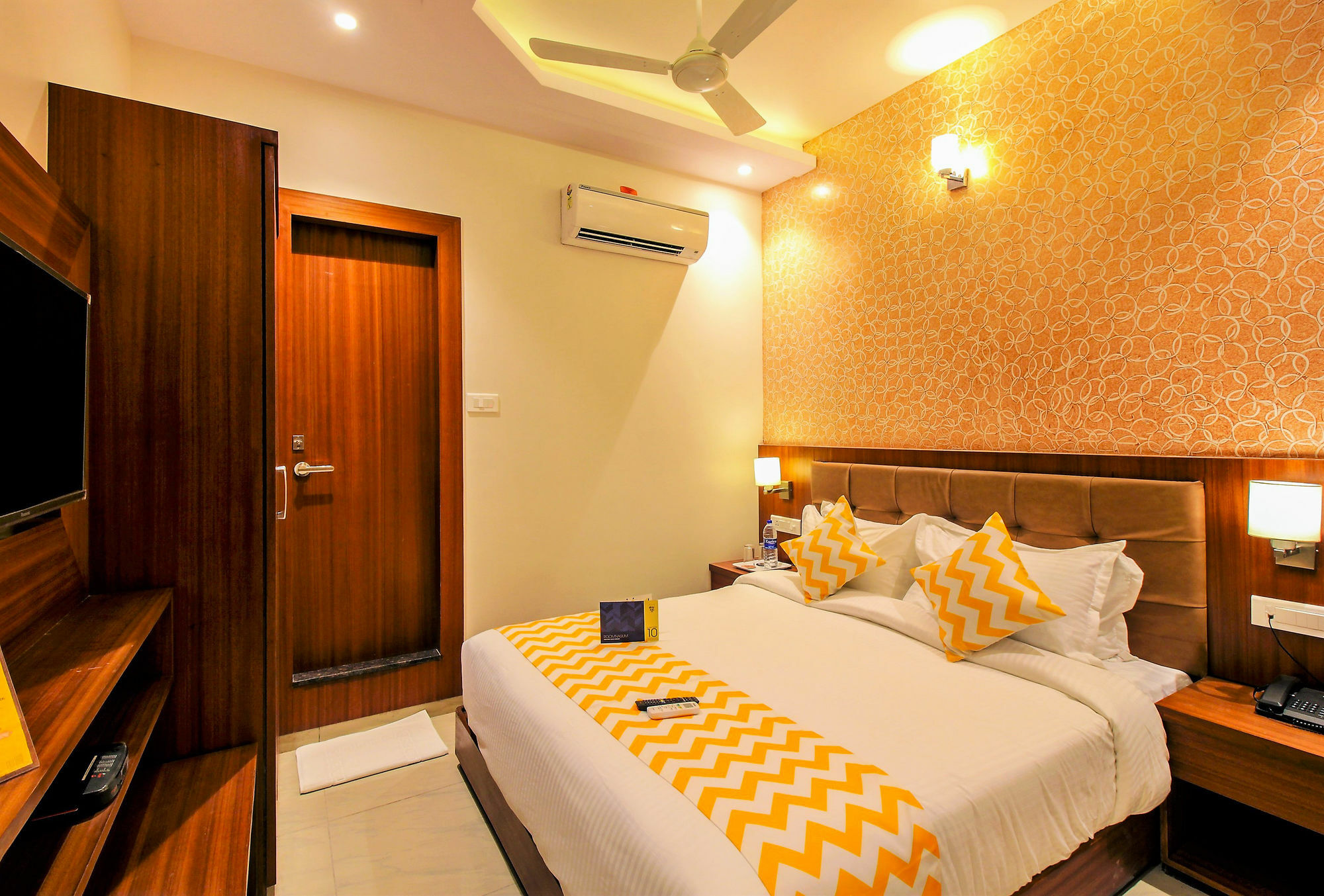 Super Townhouse Oak Times Square Le Western Mumbai  Buitenkant foto