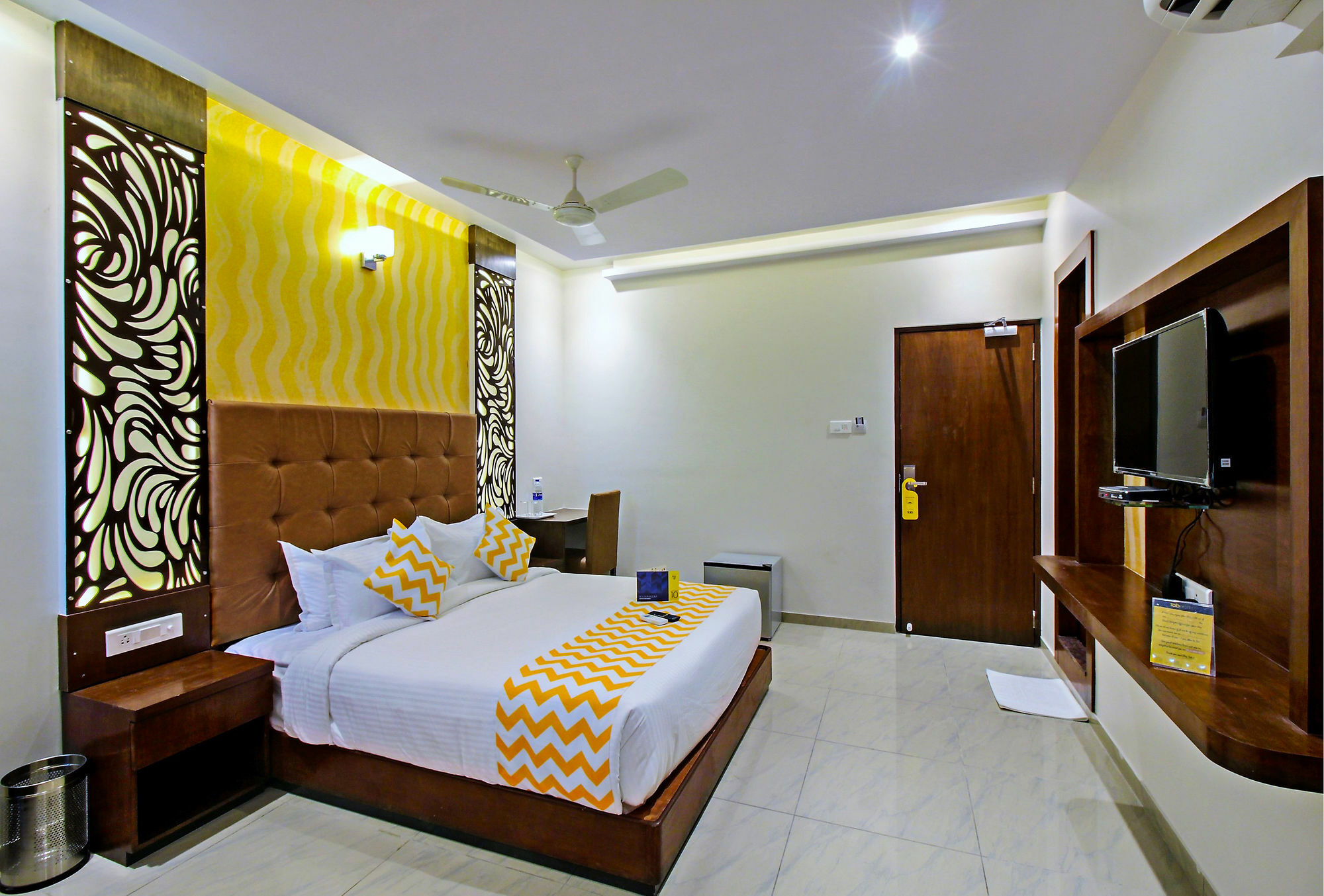 Super Townhouse Oak Times Square Le Western Mumbai  Buitenkant foto