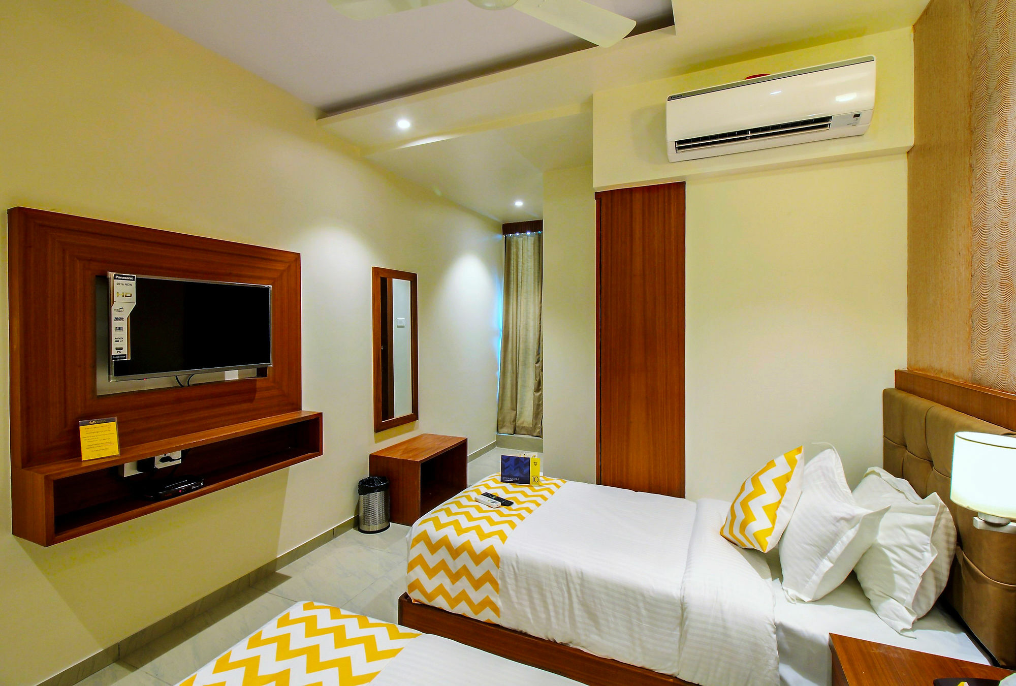 Super Townhouse Oak Times Square Le Western Mumbai  Buitenkant foto