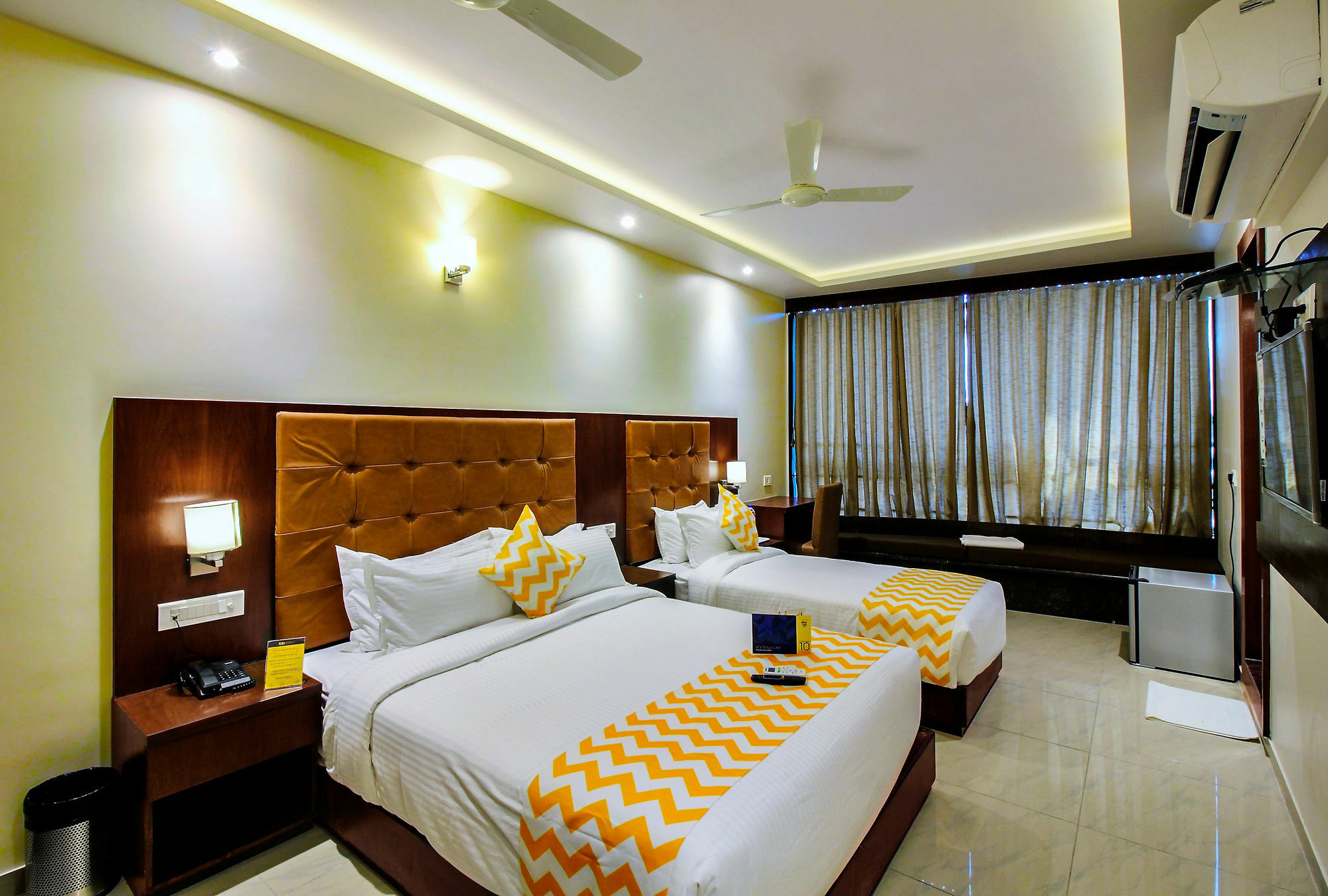 Super Townhouse Oak Times Square Le Western Mumbai  Buitenkant foto