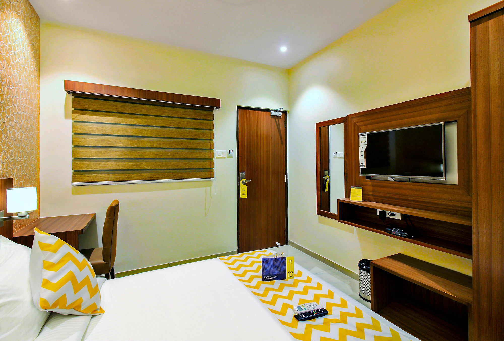 Super Townhouse Oak Times Square Le Western Mumbai  Buitenkant foto