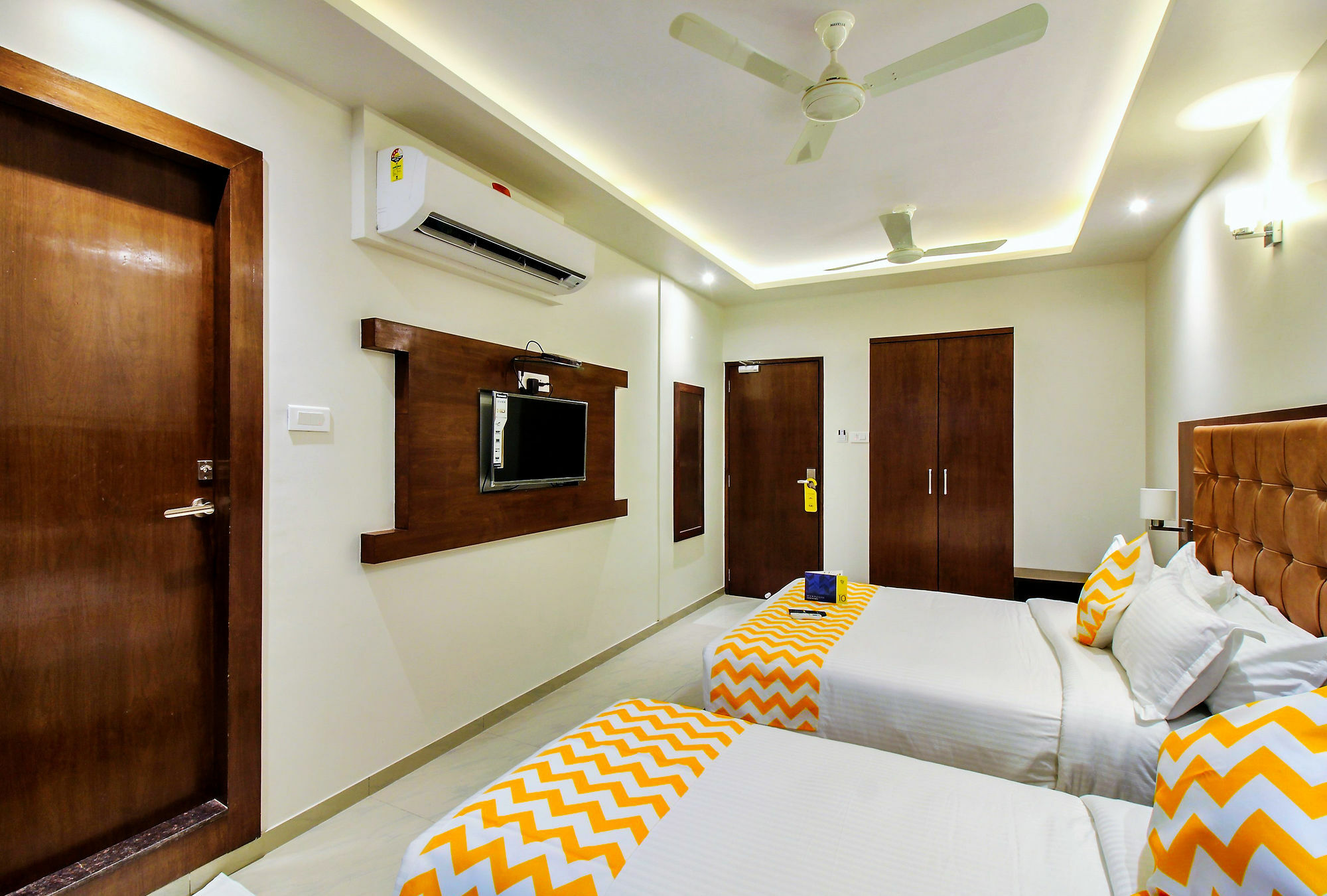 Super Townhouse Oak Times Square Le Western Mumbai  Buitenkant foto