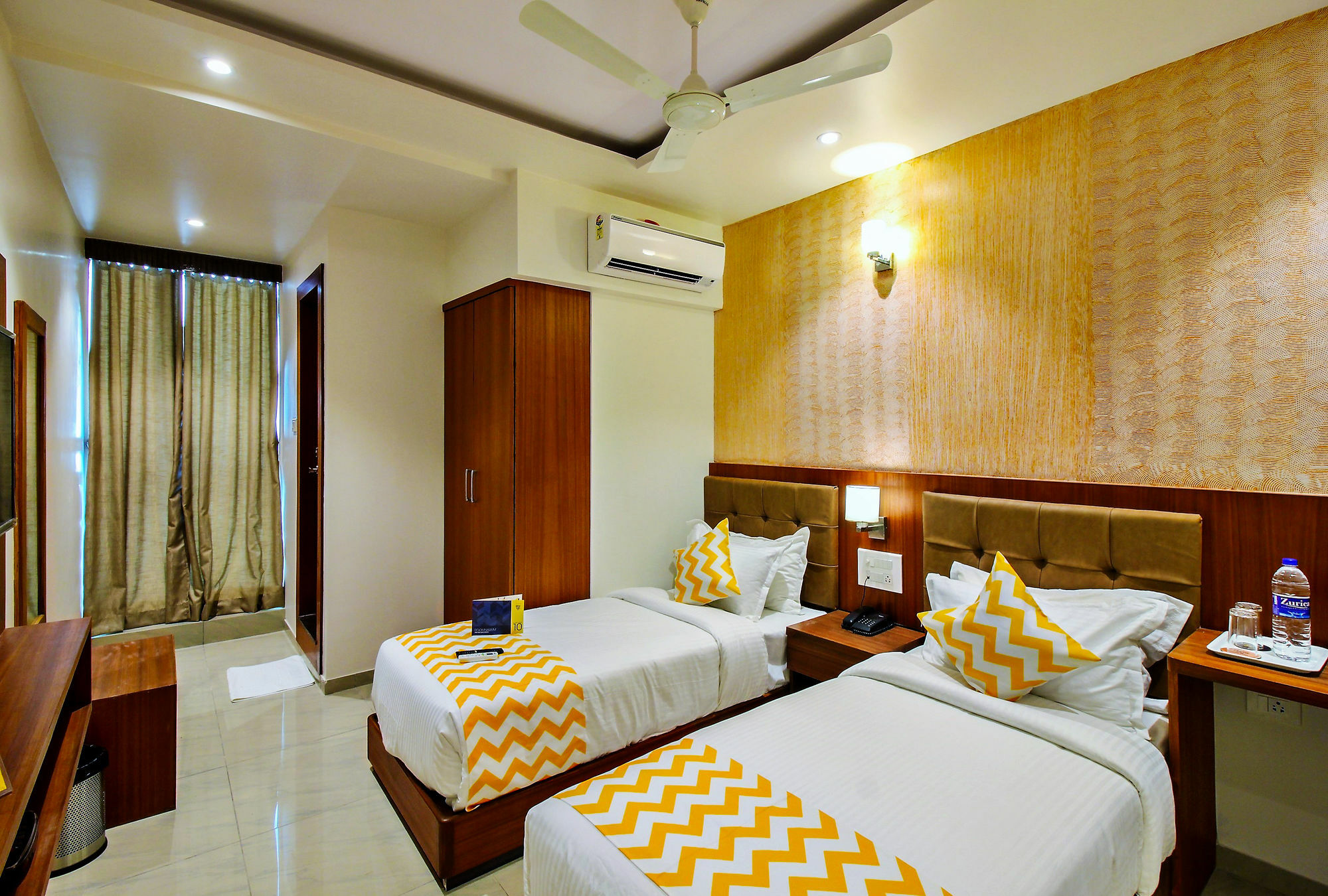 Super Townhouse Oak Times Square Le Western Mumbai  Buitenkant foto